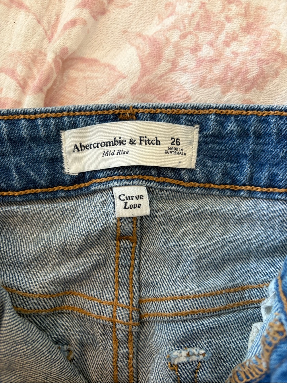 Abercrombie & Fitch Denim Mini Skirt Mid Rise Curve Love Medium Wash Size 26 - Picture 3 of 5